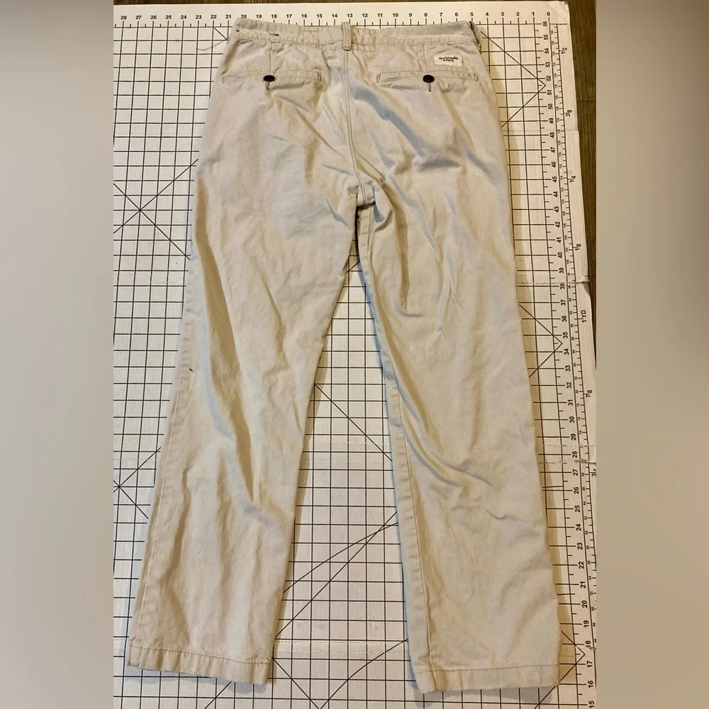 Abercrombie &‎ Fitch Men’s Size 31/30 Beige Button Fly Chino Pants